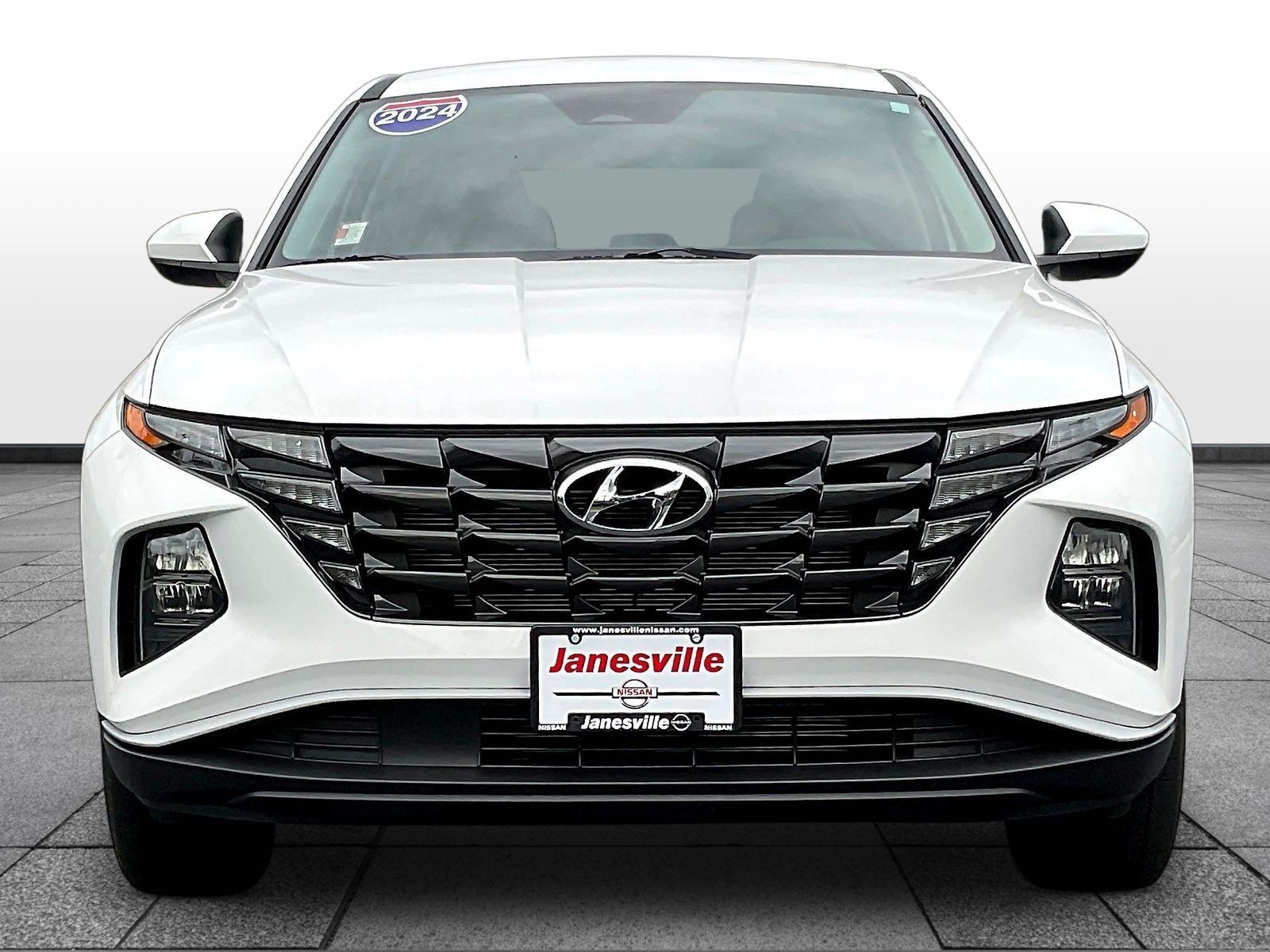 Used 2024 Hyundai Tucson SE AWD/4WD image 2