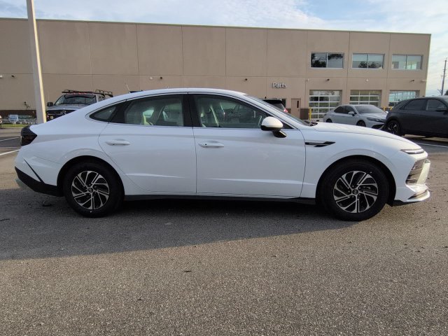 New 2026 Hyundai Sonata Blue FWD image 4