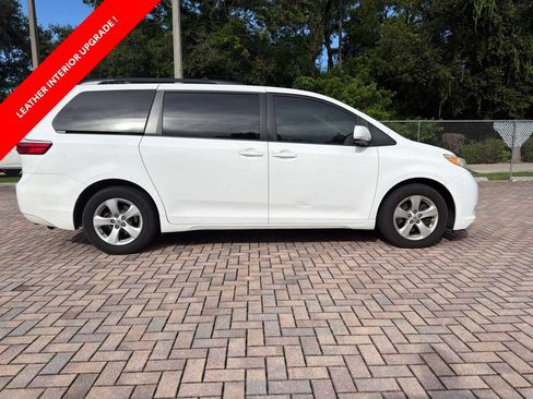 Used 2017 Toyota Sienna LE FWD image 2