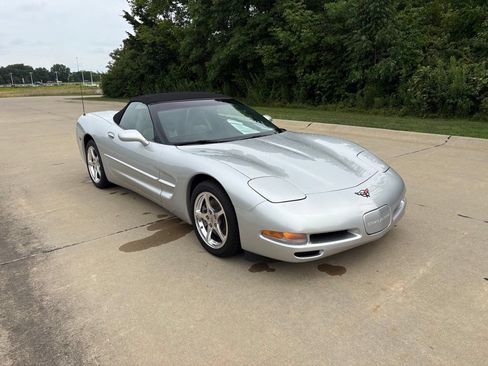 Used 2001 Chevrolet Corvette Convertible w/ Preferred Equipment Group2 RWD image 11