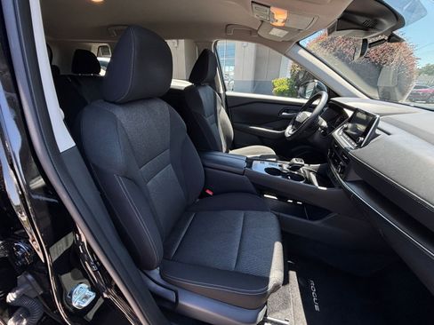 Used 2025 Nissan Rogue SV FWD image 38
