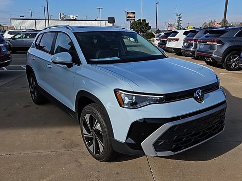 New 2026 Volkswagen Taos SE AWD/4WD image 3