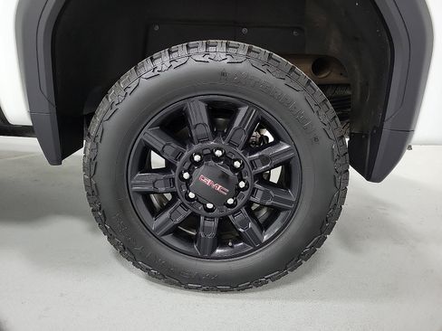 Used 2024 GMC Sierra 2500 AT4 w/ AT4 Premium Plus Package AWD/4WD image 8
