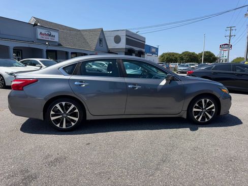 Used 2016 Nissan Altima 2.5 SR w/ LED Appearance Package FWD image 6