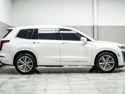 Used 2022 Cadillac XT6 Premium Luxury AWD/4WD image 7