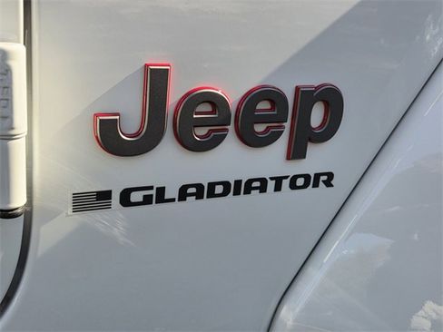 Used 2025 Jeep Gladiator Rubicon image 26