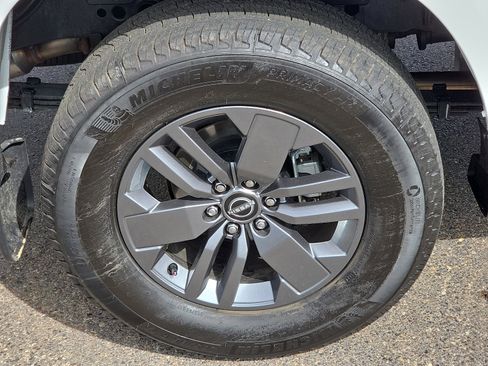 Used 2025 Nissan Frontier SV w/ SV Convenience Package image 7