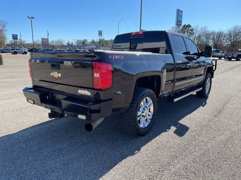 Used 2019 Chevrolet Silverado 2500 High Country w/ Duramax Plus Package image 5