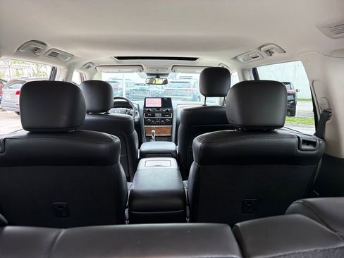 Used 2024 Nissan Armada SL w/ Captain's Chairs Package image 39