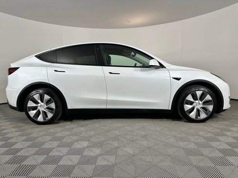 Used 2023 Tesla Model Y Long Range AWD/4WD image 16