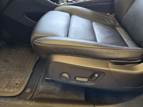 Used 2023 Volvo XC40 B5 Plus image 35