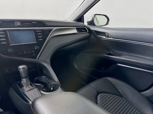 Used 2018 Toyota Camry SE FWD image 25
