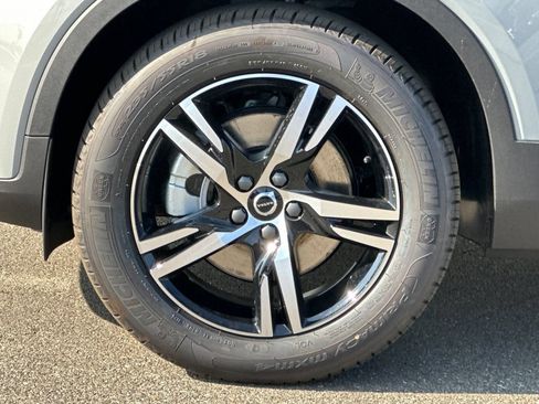 Certified 2026 Volvo XC40 B4 Core w/ Climate Package FWD image 32