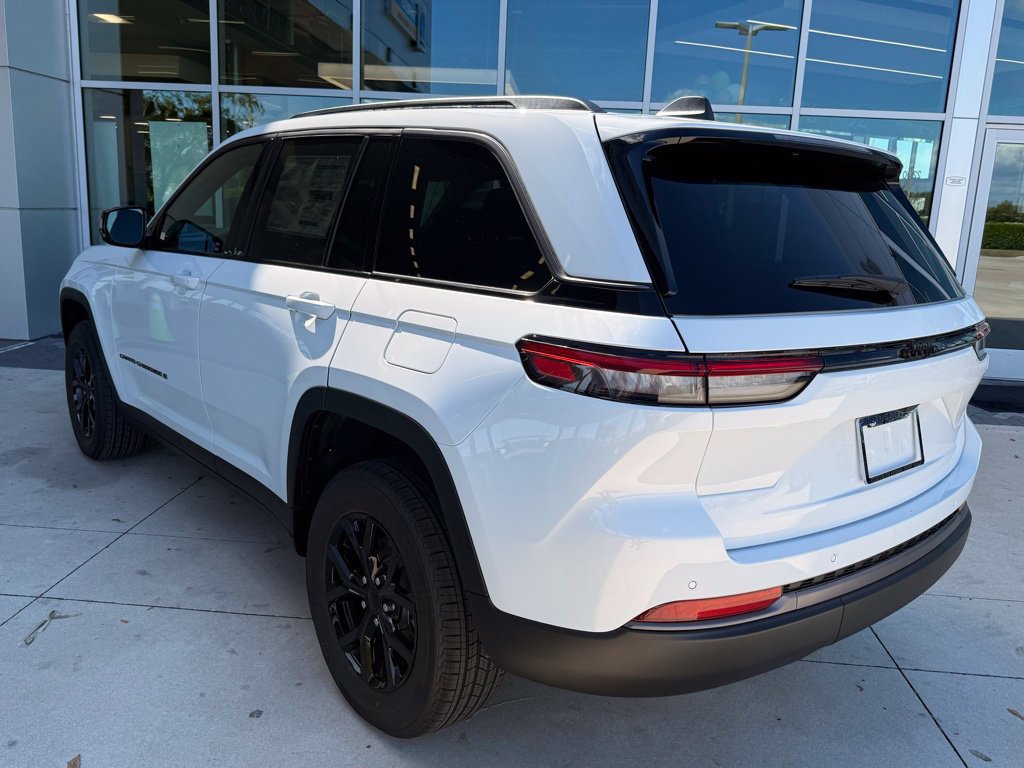 New 2026 Jeep Grand Cherokee Altitude RWD image 6