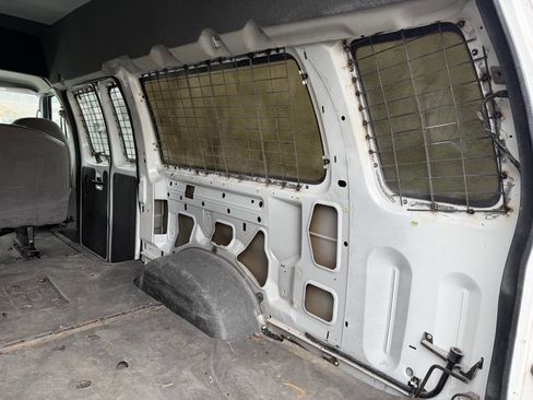 Used 2010 Ford E-350 and Econoline 350 XLT image 24