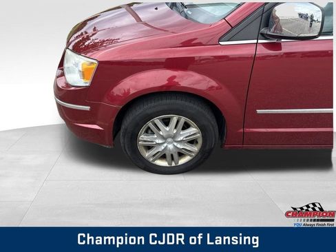 Used 2010 Chrysler Town & Country Limited w/ Flexible Seating Group FWD image 37
