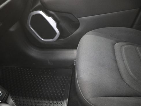 Used 2019 Jeep Renegade Latitude image 11