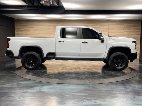 Used 2024 Chevrolet Silverado 2500 ZR2 w/ Technology Package AWD/4WD image 24