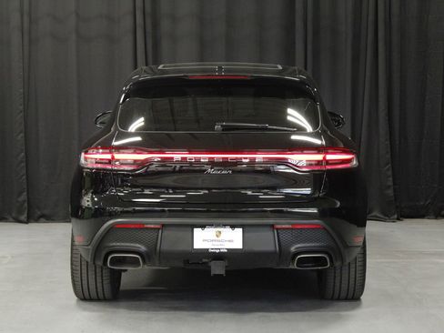 Certified 2025 Porsche Macan AWD/4WD image 4