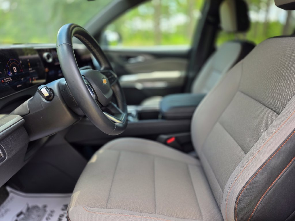 Used 2026 Chevrolet Traverse LT w/ Driver Confidence Package FWD image 13