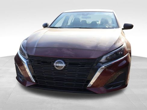 Used 2025 Nissan Altima 2.5 SV image 3