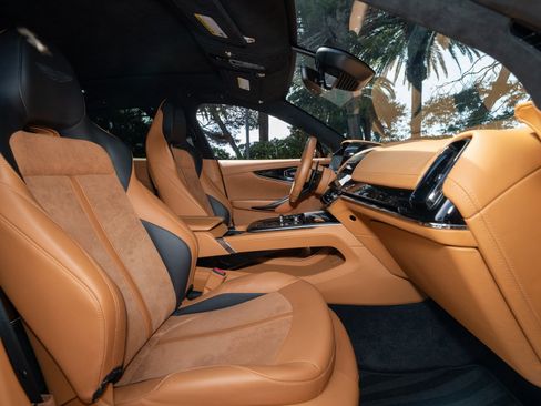 Used 2025 Aston Martin DBX 707 image 21