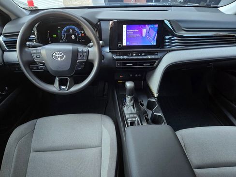 Used 2025 Toyota Camry LE image 14