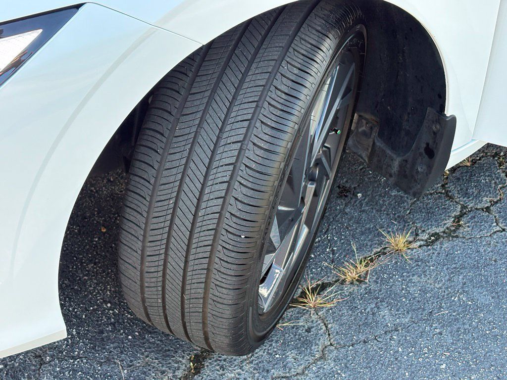 Used 2025 Hyundai Elantra Limited FWD image 30