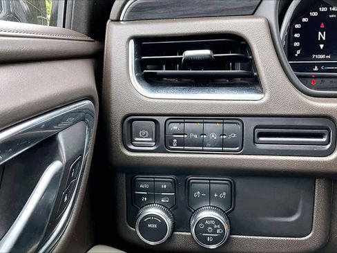 Used 2022 GMC Yukon XL SLT image 36