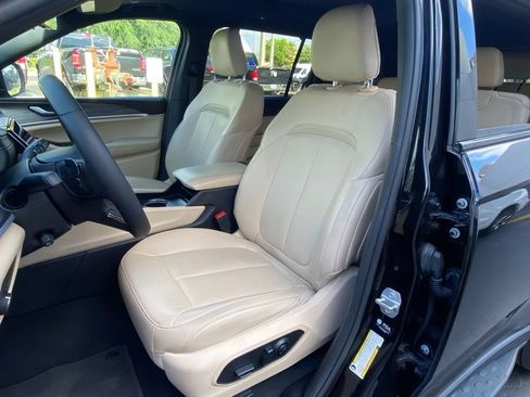 Used 2025 Jeep Grand Cherokee L Limited w/ Luxury Tech Group II AWD/4WD image 15