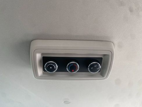 Used 2018 Dodge Grand Caravan SE w/ UConnect Hands-Free Group image 28