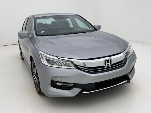 Used 2017 Honda Accord Touring image 7