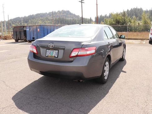 Used 2011 Toyota Camry LE FWD image 5