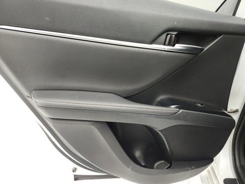 Used 2019 Toyota Camry XSE image 11