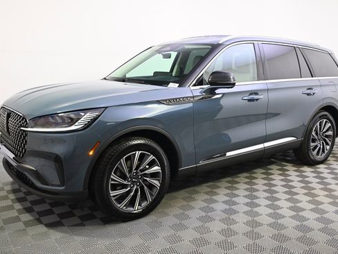 New 2026 Lincoln Aviator AWD image 2