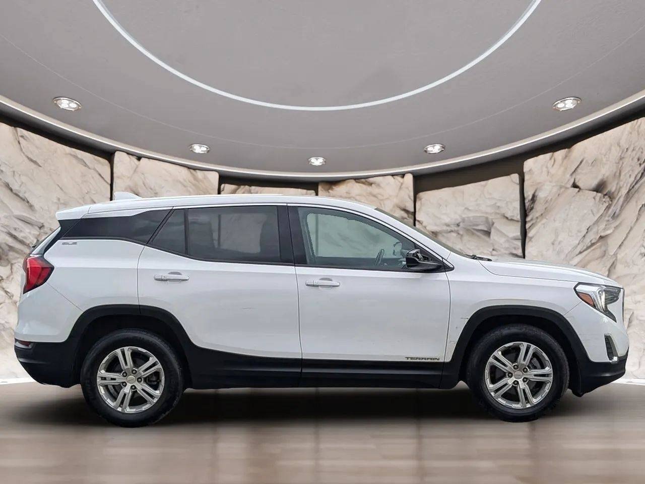 Used 2020 GMC Terrain SLE w/ LPO, Floor Liner Package FWD image 14
