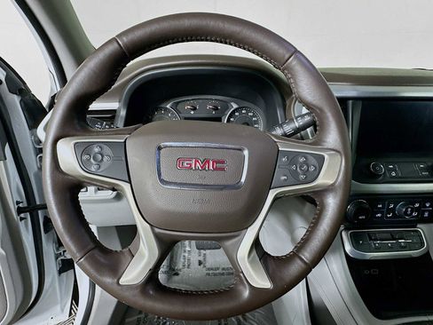 Used 2020 GMC Acadia SLT image 11