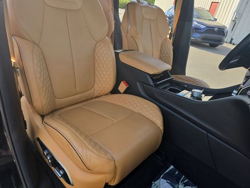 Used 2022 Jeep Grand Cherokee Summit w/ Advanced Protech Group IV AWD/4WD image 10