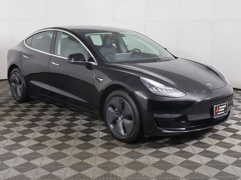 Used 2019 Tesla Model 3 Standard Range Plus image 2