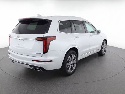 Used 2023 Cadillac XT6 Premium Luxury w/ Technology Package AWD/4WD image 4