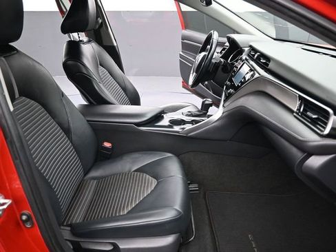 Used 2020 Toyota Camry SE w/ Convenience Package image 12