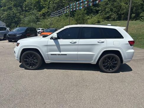 Used 2021 Jeep Grand Cherokee Laredo X AWD/4WD image 8