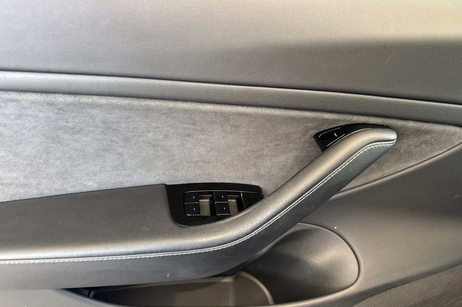 Used 2018 Tesla Model 3 Long Range RWD image 12