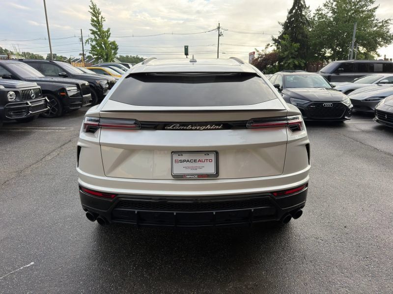 Used 2022 Lamborghini Urus AWD/4WD image 12