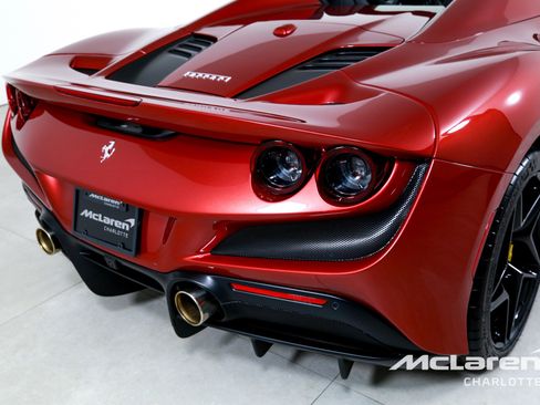 Used 2022 Ferrari F8 Tributo image 33