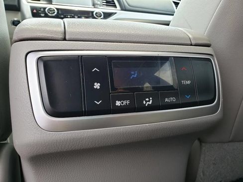 Used 2017 Toyota Highlander XLE AWD/4WD image 13