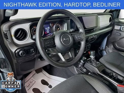 Used 2025 Jeep Gladiator Sport AWD/4WD image 9