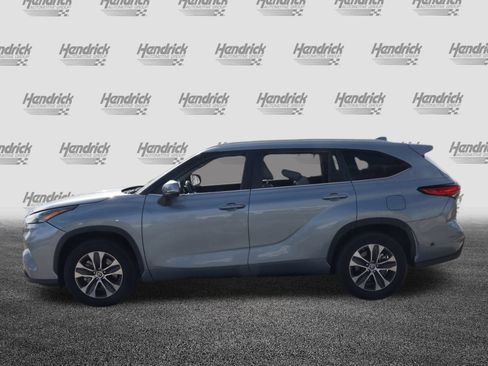 Used 2023 Toyota Highlander XLE image 6