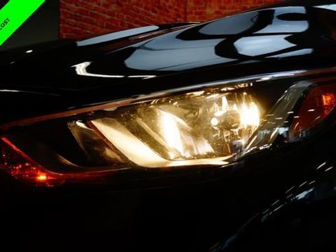 Certified 2022 Nissan Sentra SV FWD image 52