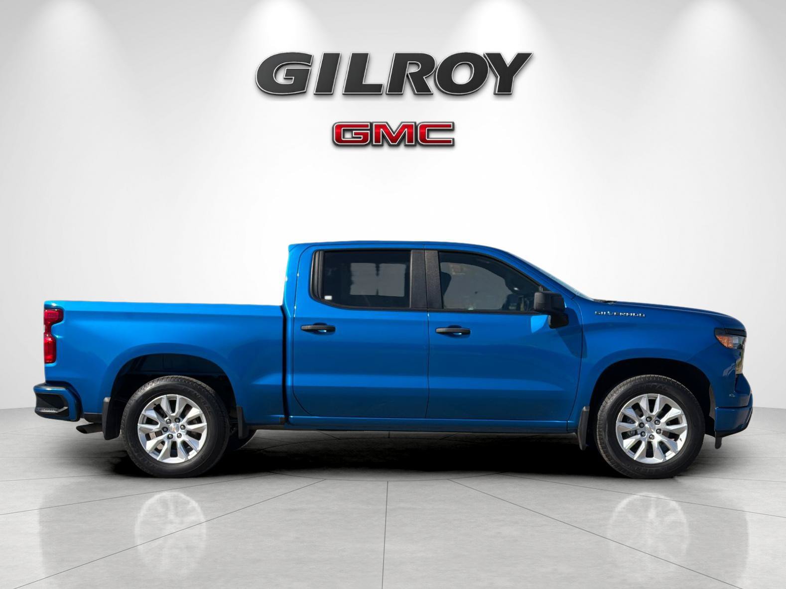 Used 2024 Chevrolet Silverado 1500 Custom RWD image 2